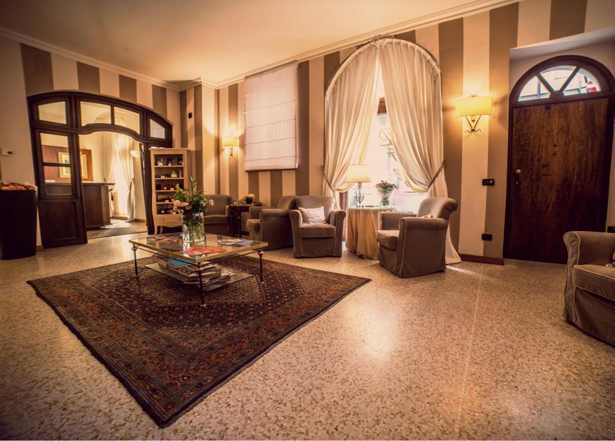 Bed and Breakfast Palazzo Finati Alba  Exterior foto
