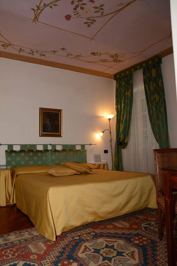 Bed and Breakfast Palazzo Finati Alba  Exterior foto