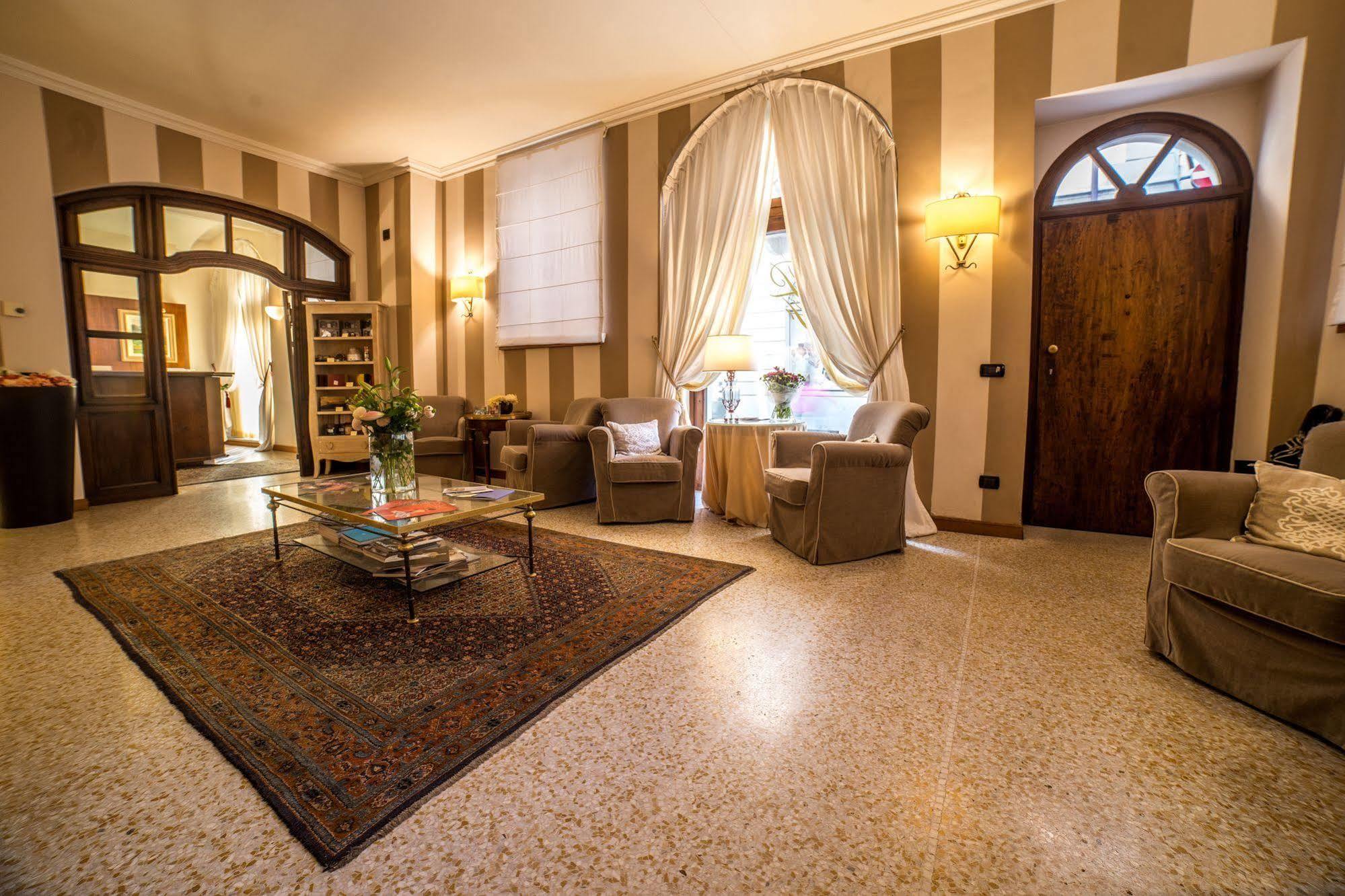 Bed and Breakfast Palazzo Finati Alba  Exterior foto