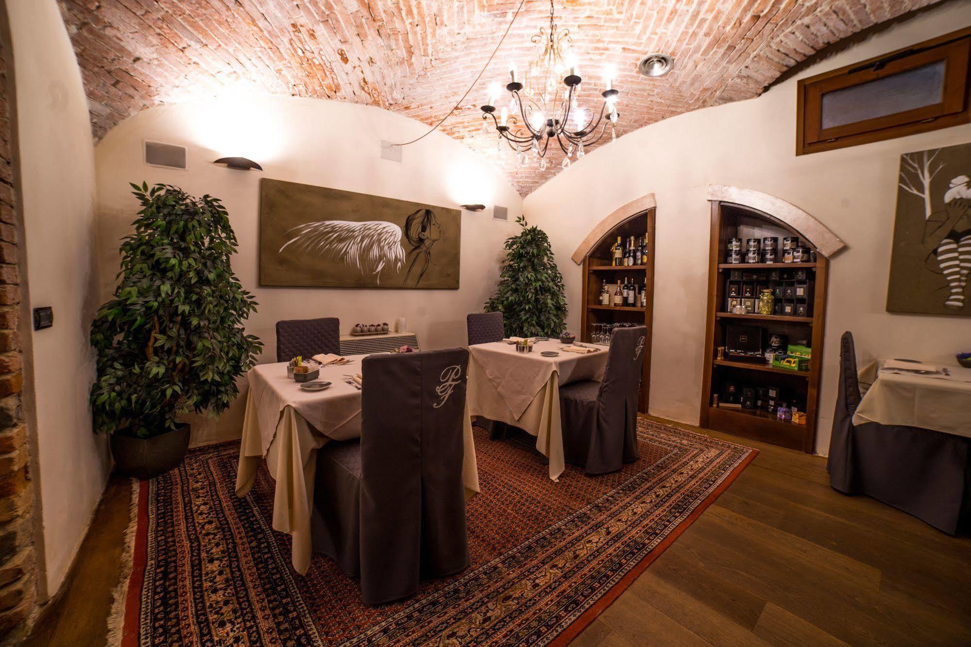 Bed and Breakfast Palazzo Finati Alba  Exterior foto