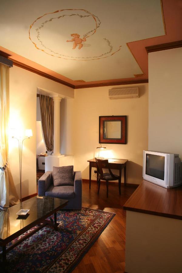 Bed and Breakfast Palazzo Finati Alba  Habitación foto